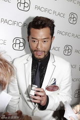 组图：古天乐野人造型走秀 对郭富城婚讯避不表态