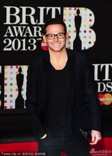 组图：2013全英音乐奖男星帅气亮相红毯