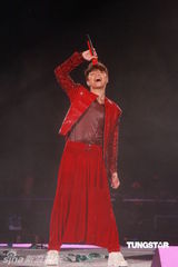 幻灯图：张敬轩香港个唱闭幕 红馆营造浪漫气氛