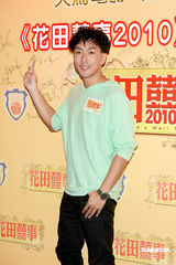 幻灯：熊黛林香肩斜露艳压群芳 大赞吴君如功力高