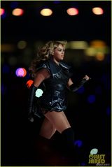 组图：碧昂斯献唱霸气似母狮 真命天女再聚首