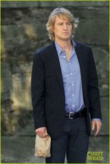 组图：《鸟为食亡》开拍 安妮斯顿拖鞋短裙清凉