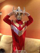 组图：林志颖晒独家私照 Kimi扮假面超人