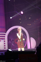 组图：TOP榜歌手祈福雅安 李宇春获全能艺人