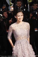 组图：《维纳斯》首映 章子怡素雅长裙助阵