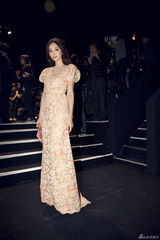 组图：吴佩慈巴黎获殊荣 东方公主造型美艳