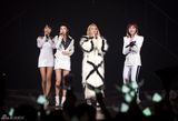 组图：2NE1巡演首尔站台起跑 舞台个性火爆