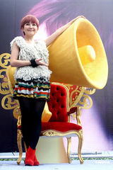 组图：梁静茹叹制作人不好当 新专辑首刷封面现瑕疵