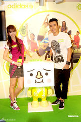 高清图：Angelababy和周柏豪联袂代言运动品牌