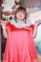 组图：黄宗泽澄清绯闻证单身 与岑丽香拍亲热戏