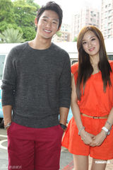 组图：韩国明星李珠妍李泰成台湾录节目