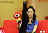 独家高清组图：阿娇做客新浪 模仿独眼小浪