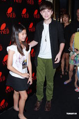 组图：GaGa小师弟抵港 自称已与歌迷们结婚