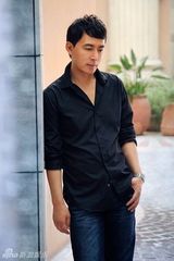 幻灯图：于洋写真尽显熟男诱惑 静谧眼神深情 