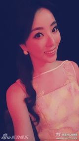 组图：春晚主持人李思思私照 爱素颜爱卖萌