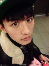 组图：张亮超模好友刘畅走红 长腿奶爸偶像颜