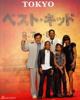 幻灯图：《功夫梦》东京首映成龙贾登妹妹抢镜