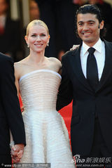 幻灯图集：《公平游戏》首映 娜奥米-瓦茨白色长裙