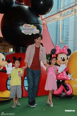 组图：郑元畅自曝去年曾拍拖 为女粉丝按摩