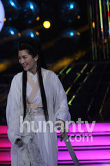 组图：《百变大咖秀》谢娜扮小龙女婀娜起舞