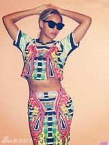 组图：碧昂斯分享性感旧照 大秀八字奶美背翘臀