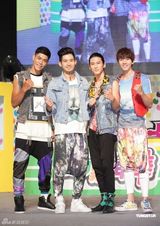 组图：郭书瑶少女风亮相 翁滋蔓超短裙秀性感