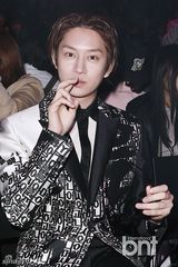 组图：SJ金希澈Clara等参加时装周时尚个性