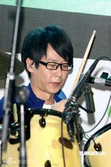 幻灯图：五月天为台北电玩展站台 表演让歌迷疯狂