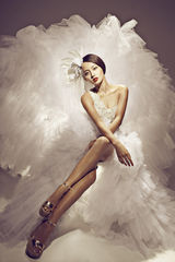 组图：张嘉倪惊艳大片气势夺人 美傲明媚谁懂女人心