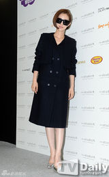 组图：CNBLUE李正信姜敏赫等亲临首尔时装周