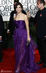 高清组图：桑德拉-布洛克透视紫裙现身 大展性感