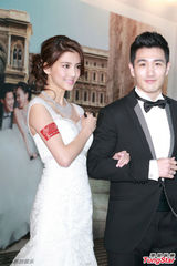 组图：吴千语穿婚纱亮相 妆容精致甜美妩媚