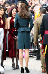 高清图：英国王妃凯特和伊丽莎白女王现身大学