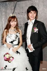 高清组图：混血美女Angela baby穿婚纱展法国风情