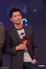 组图：《B+侦探》首映 郭富城饰演精神分裂者