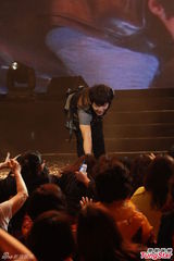 组图：韩星玄彬卖萌扮兔子 分享吻戏经验害羞