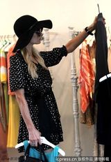 组图：帕里斯-希尔顿潮店扫货毫不惜金