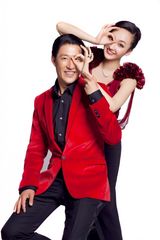 组图：于震与辛月甜蜜婚纱照曝光