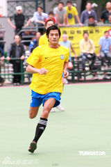 幻灯图：郭富城黄日华陈百祥等举行球赛纪念尹志强