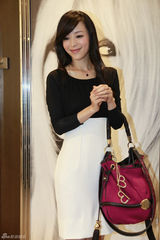 组图：张静初优雅亮相法国美艳全场