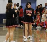 组图：杰克逊爱女化身篮球宝贝 热舞秀修长美腿