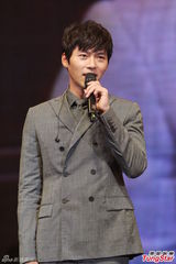 组图：韩星玄彬卖萌扮兔子 分享吻戏经验害羞