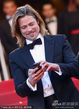 组图：皮特戛纳走秀长发黑超显帅气