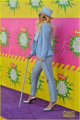 组图:儿童选择奖红毯  暮光女秀美腿钱妞变绅士