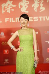 组图：上海电影节红毯 车永莉绿裙优雅亮相