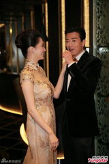 陈晓东与新婚妻子见媒体 深情一吻场面感动(图)