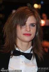 《除了我们还有谁》首映 女星Lena与两男星勾肩搭背