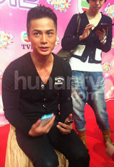 组图：TVB台庆演员后台受访 江美仪继续黑丝诱惑