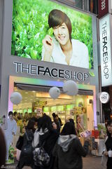 组图：新浪娱乐探访韩国 明洞商业区美食街