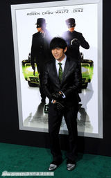 组图：《青峰侠》洛杉矶首映 周杰伦黑衣现身秀功夫